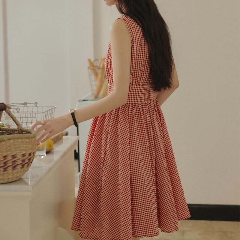 Summer Retro Sleeveless Red Plaid Waist Pleated Age-reducing Temperament Vest Dress