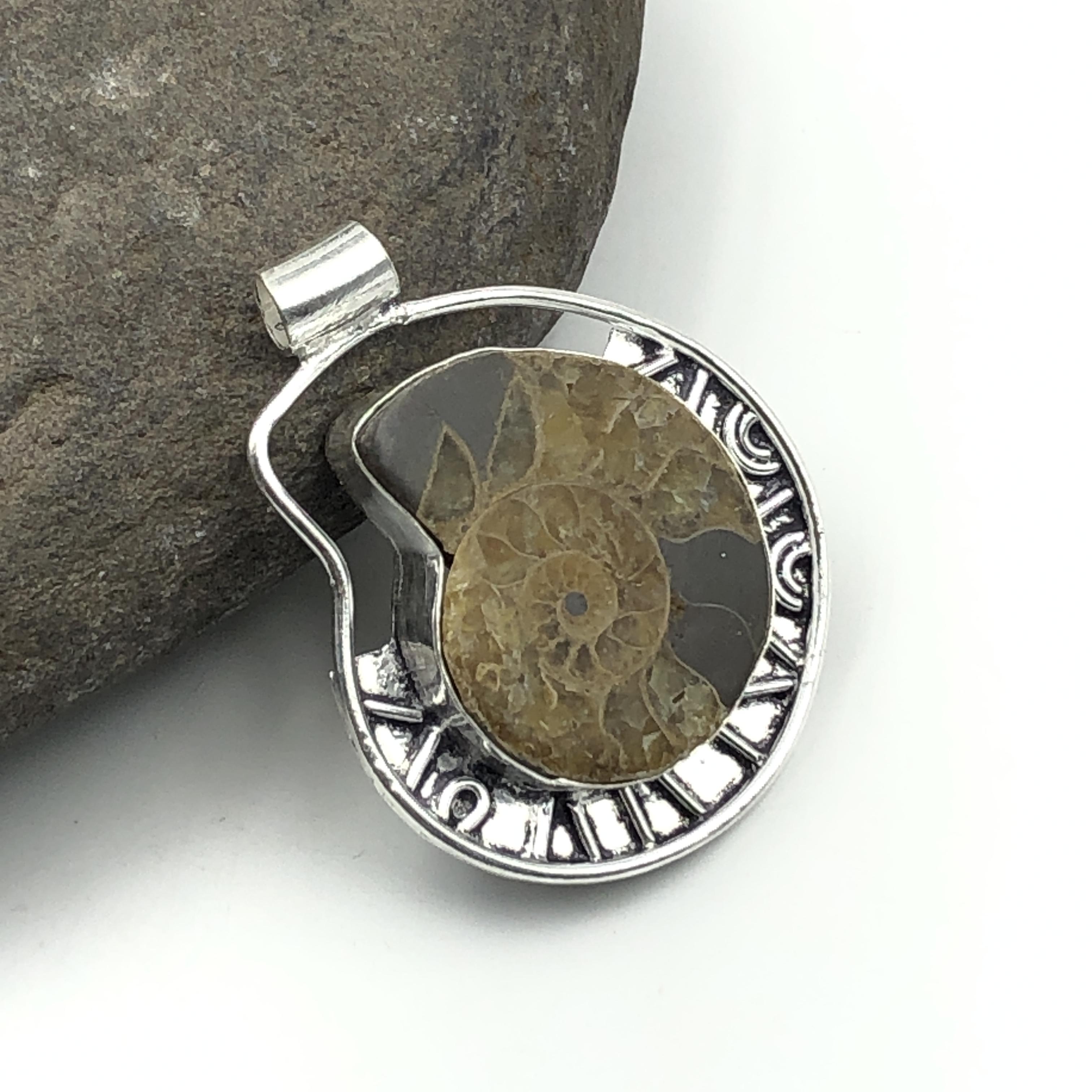 

Natural NA Gemstone 925 Sterling Silver Jewelry Designer Pendant 1.68 AJP-433