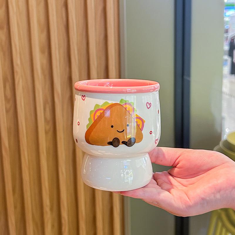 Birthday gift, girl holding a coffee cup, high-value ceramic latte cup, household drinking cup, and mug as a souvenir.