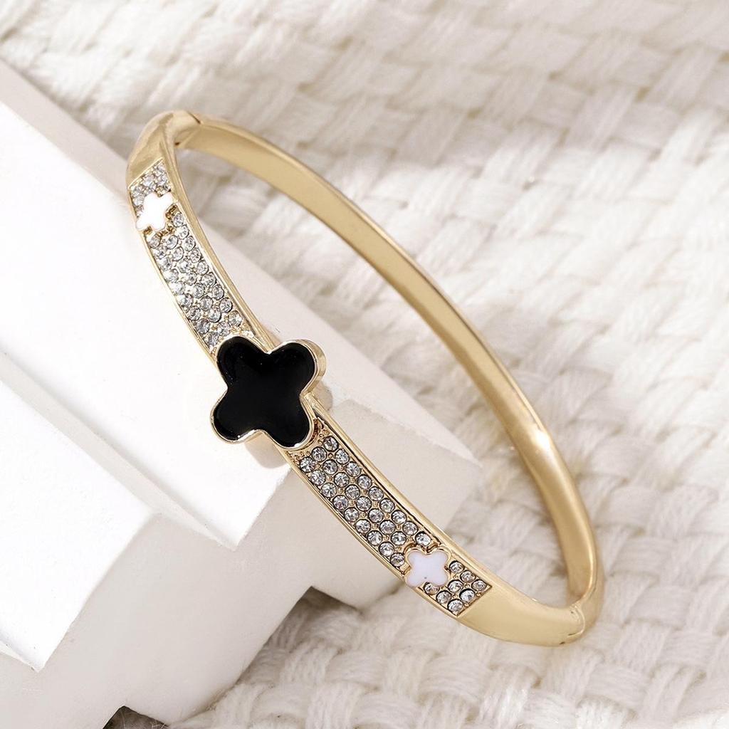 Enamel Inlaid Diamond Four-Leaf Clover Bracelet: Women's Luxury Handcrafted Versatile Jewelry