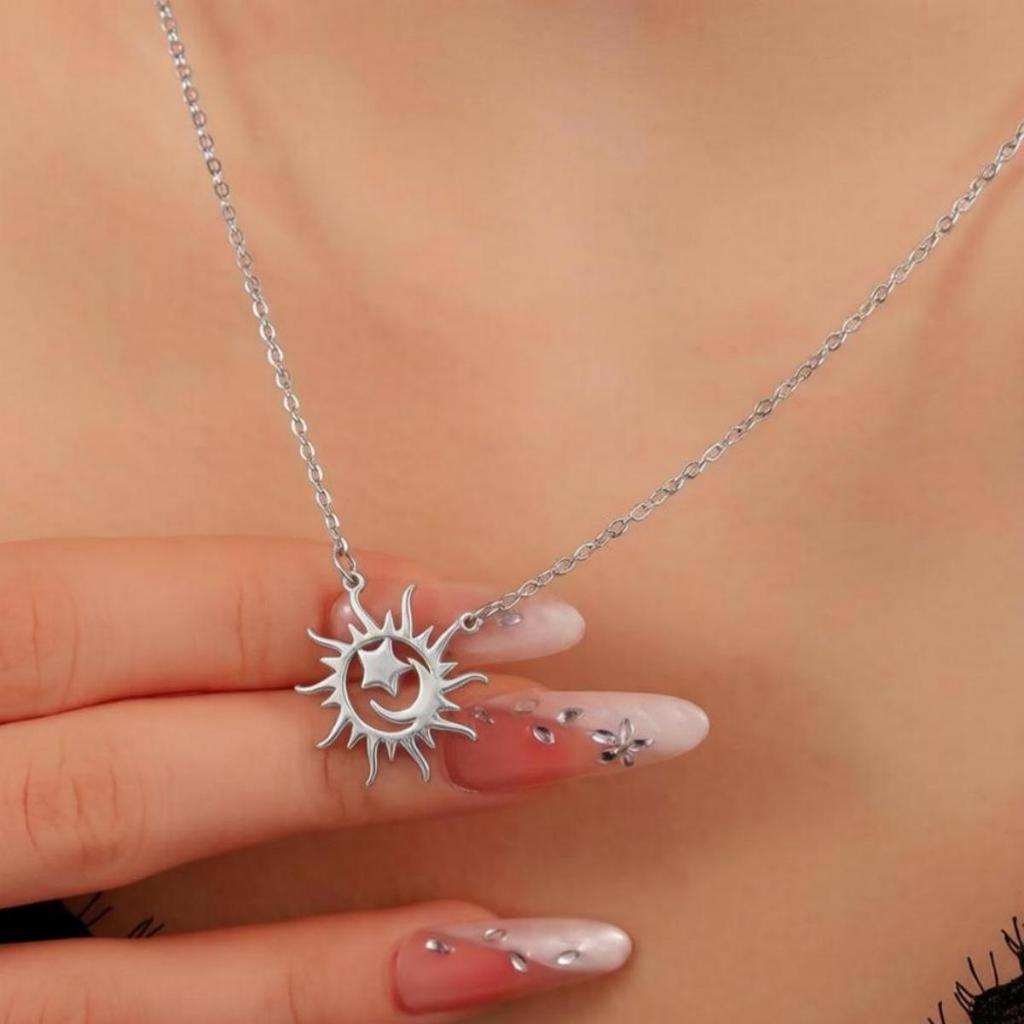 Vintage Stainless Steel Pendant Necklace for Unisex Exaggerated Shiny Sun Moon Geometric Necklace Elegant Party Jewelry Gifts