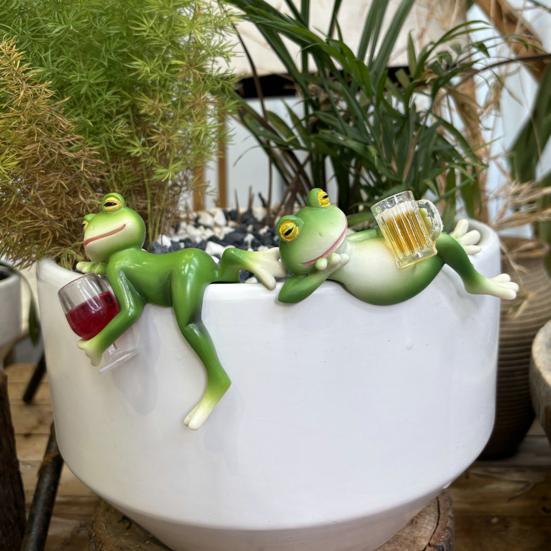 2Pcs/Set Drinking Frog Figurine Lying Cartoon Frog Statue Resin Animal Sculpture Outdoor Garden Flower Pot Hugger Ornament