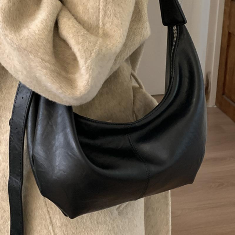 Retro Dumpling Bag Winter New Fashion High Value Messenger Bag Casual Niche Commuter Armpit Bag