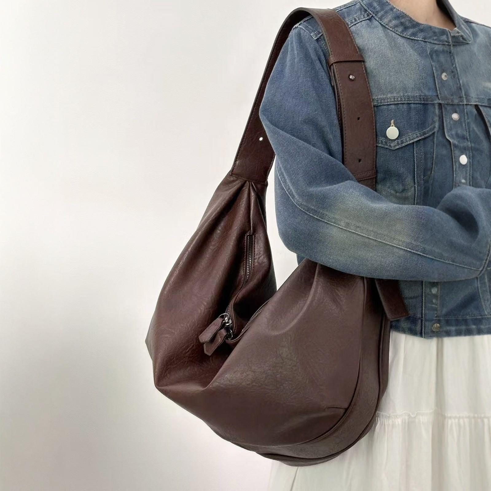 

2025 новая ретро премиальная сумка через плечо из мягкой кожи модная универсальная повседневная сумка-пельмень большой вместимости для поездок на работу