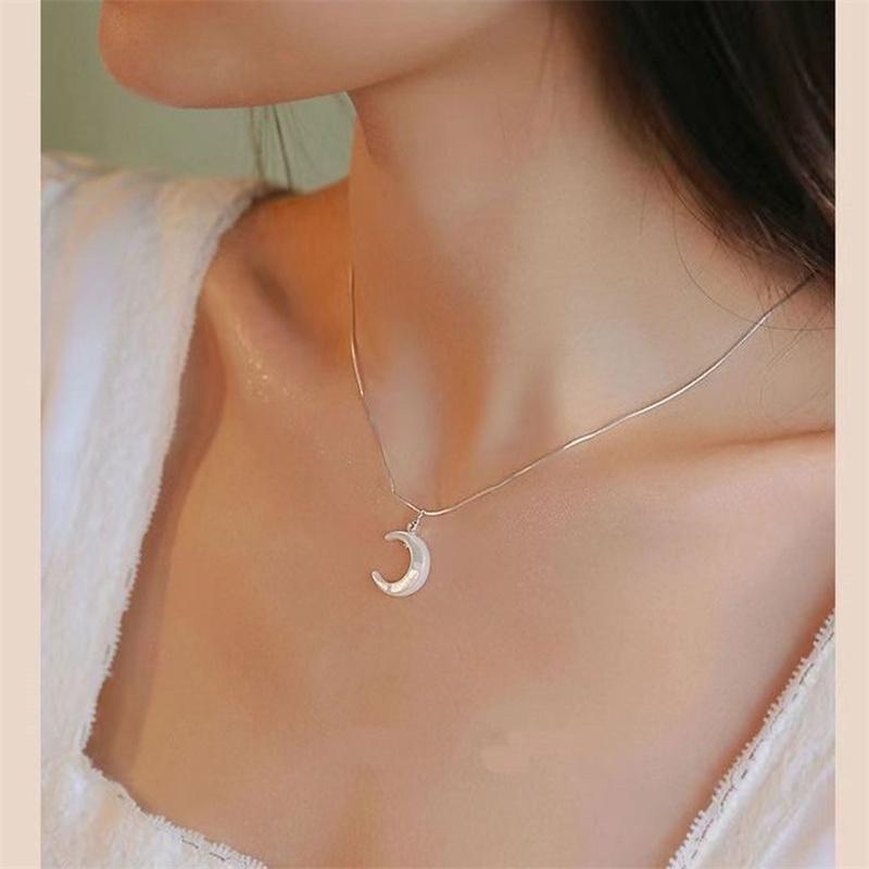 Fancy Moon Pearl Bracelet For Women Fashion Crescent Moon Chain Necklaces Japan Korea Unique Popular Design Jewelry Party Gift
