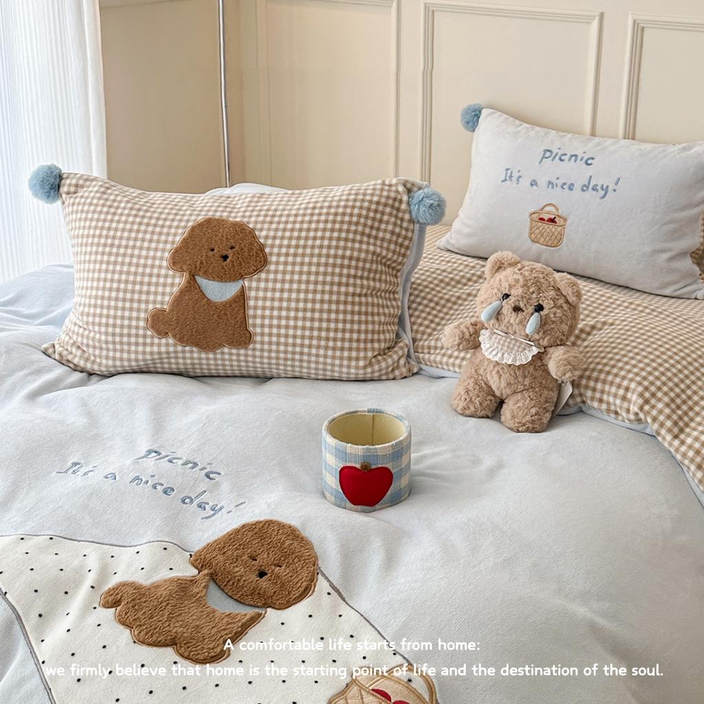 New Milk Velvet Autumn Winter Warm Bedding Set Soft Cartoon Pattern Embroidered Duvet Cover Sheet Pillowcases High End Bed Set