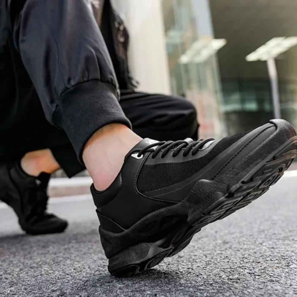 Herren Casual Sportschuhe werden hauptsächlich von der Marke entworfen und verfügen über originelle rutschfeste flache Absätze und atmungsaktive Mesh-Schuhe.