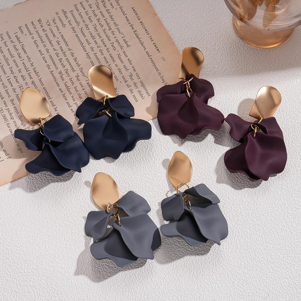 Personalized acrylic irregular pleated flower silver needle earrings unique earrings