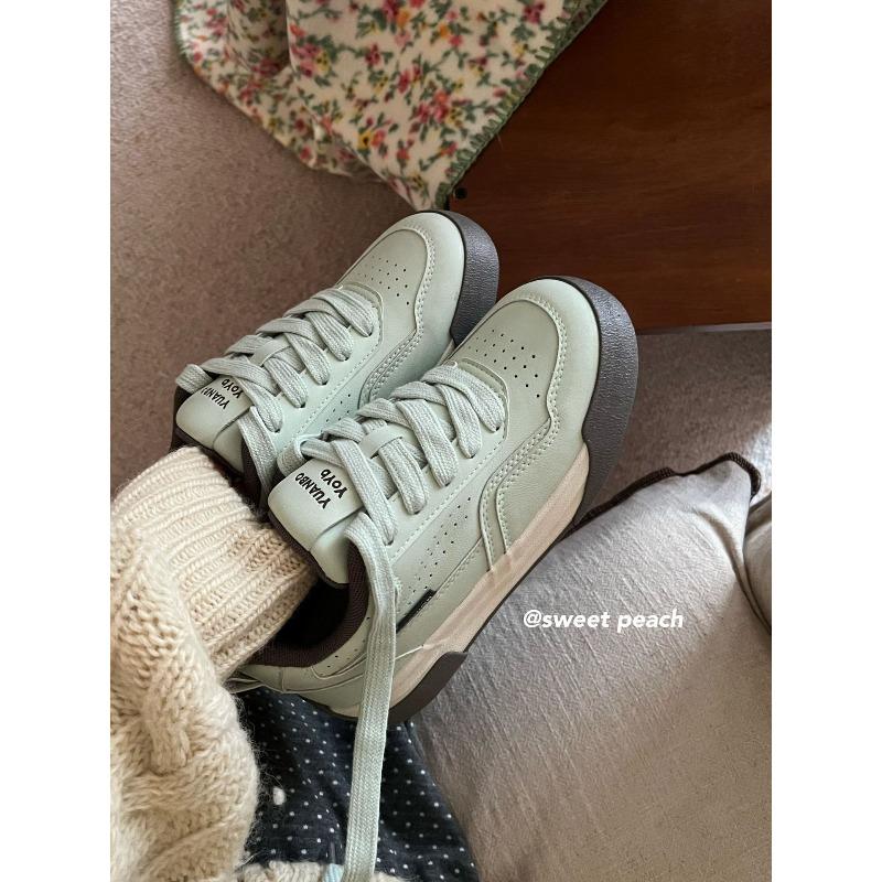 Sweet Peach Planet Platform Bread Shoes Women's New Spring Niche Sports and Leisure Board Shoes Versatile White Shoes