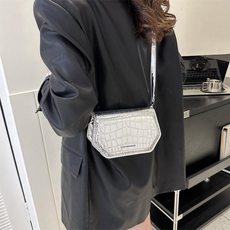 Popular Niche Creative Fashion Styling Crocodile Pattern Glossy Shoulder Messenger Bag Women's 2025 Autumn New Small Square Bag