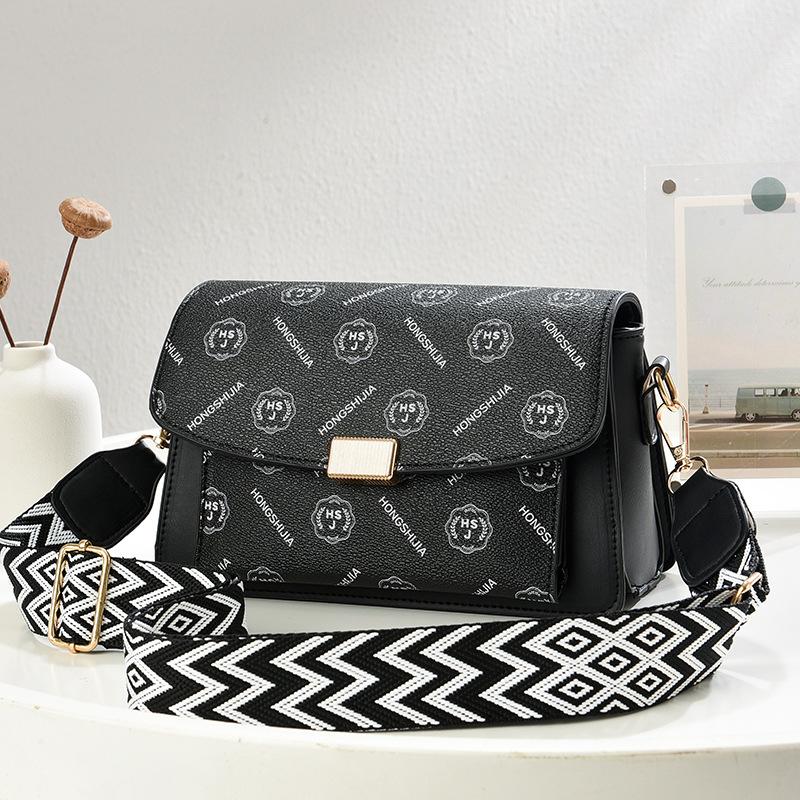 

Texture temperament shoulder bag 2025 new printed versatile messenger bag casual women s bag 23*9*14 чёрный
