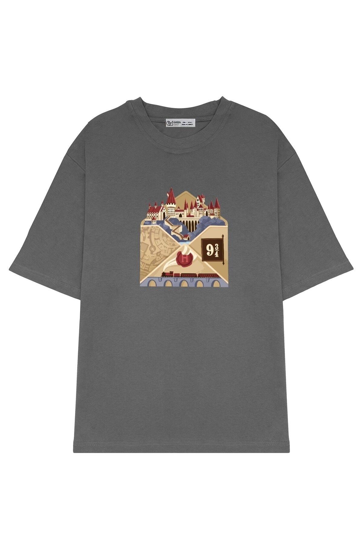 

Unisex Oversize T-shirt Hogwarts_Legacy--