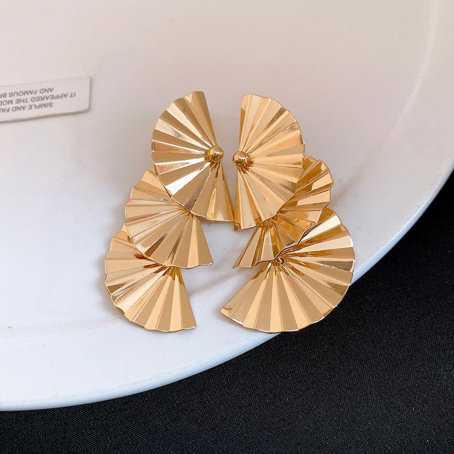 

European and American silver needle metal pleated fan pendant earrings fashionable simple stud earrings light luxury high-end earrings women
