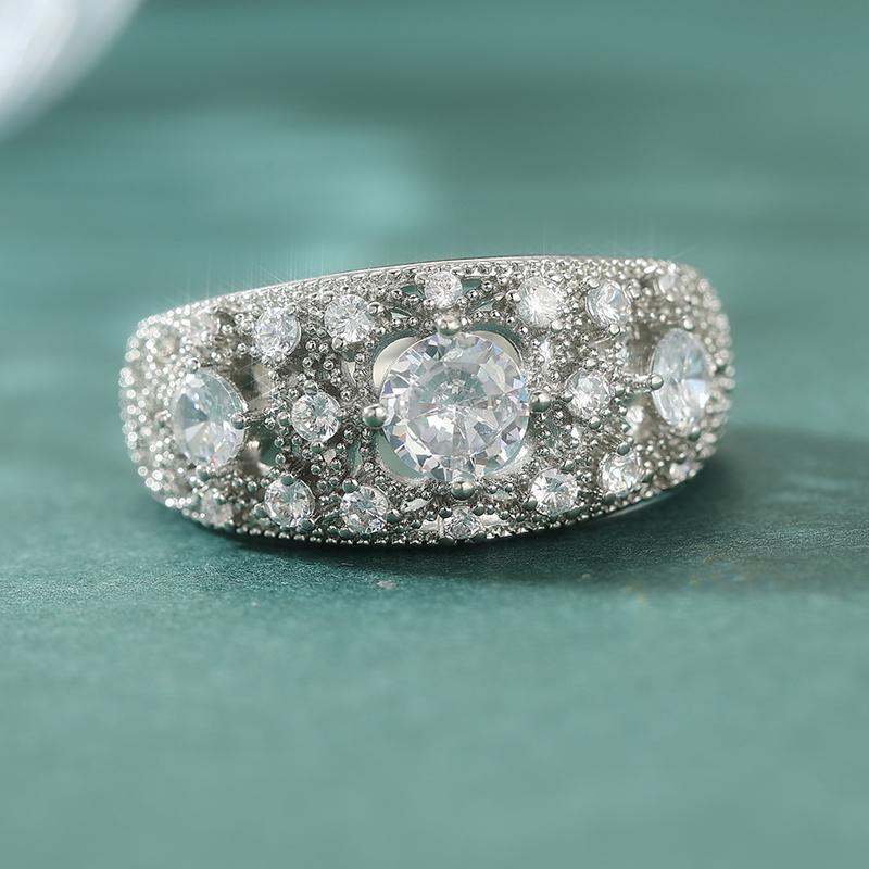 Fashion Dazzle Synthetic Zirconia Silvery Plated Promise Ring for Women Elegant Charm Design Banquet Wedding Jewelry Accessories