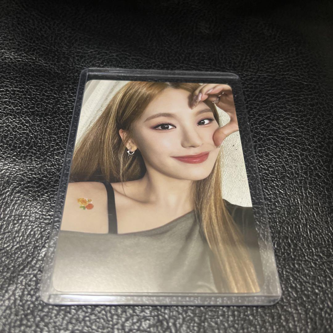 

[Б/У] Бонусная торговая карточка ITZY из кафе Tower Records, Еджи