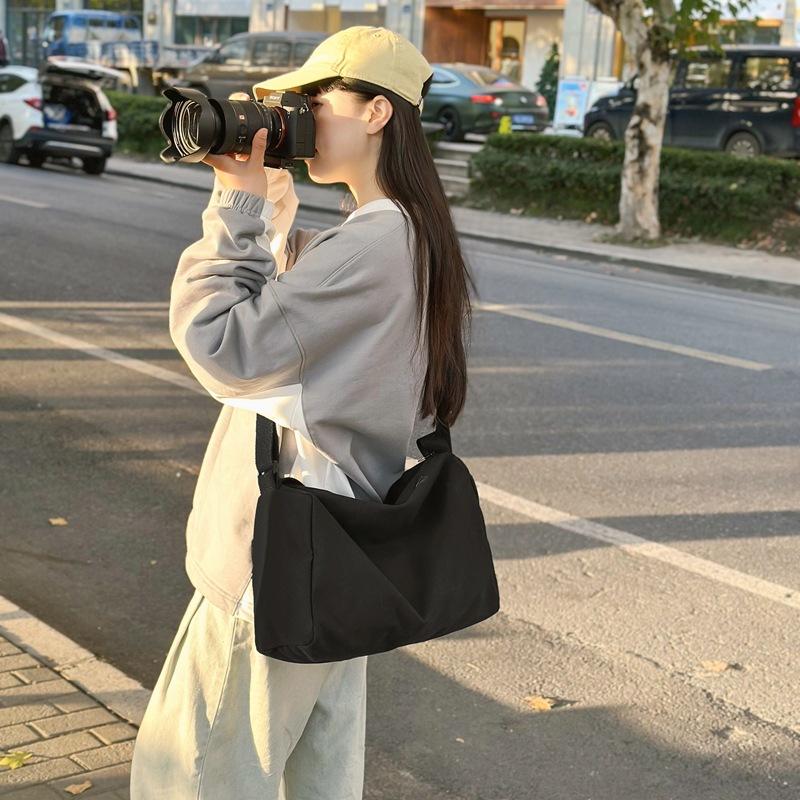 Canvas bag Large capacity messenger bag Female student school bag Handheld shoulder canvas bag
