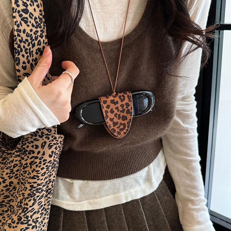 Leopard Print Velvet Hanging Neck Magnetic Sunglasses Clip Long Necklace Female Travel Portable Storage Lanyard Sweater Chain