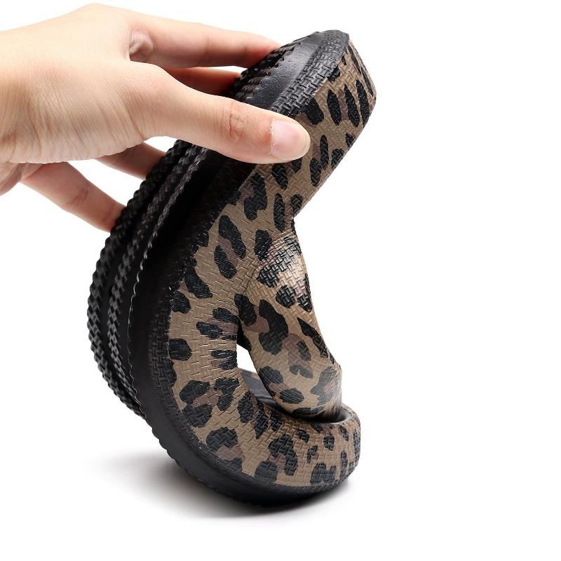 2025 Neue Zehensandalen mit Leopardenmuster Lässige Plateau-Damen-Zehensteg-Flachpantoletten Rutschfeste Badslipper Outdoor-Strandschuh