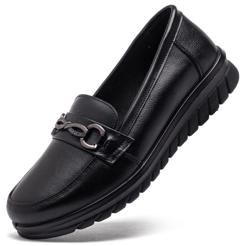 Soft Sole Non-Slip Genuine Leather Slip-On Shoes for Women, Perfect for Middle-Aged or Elderly Moms.