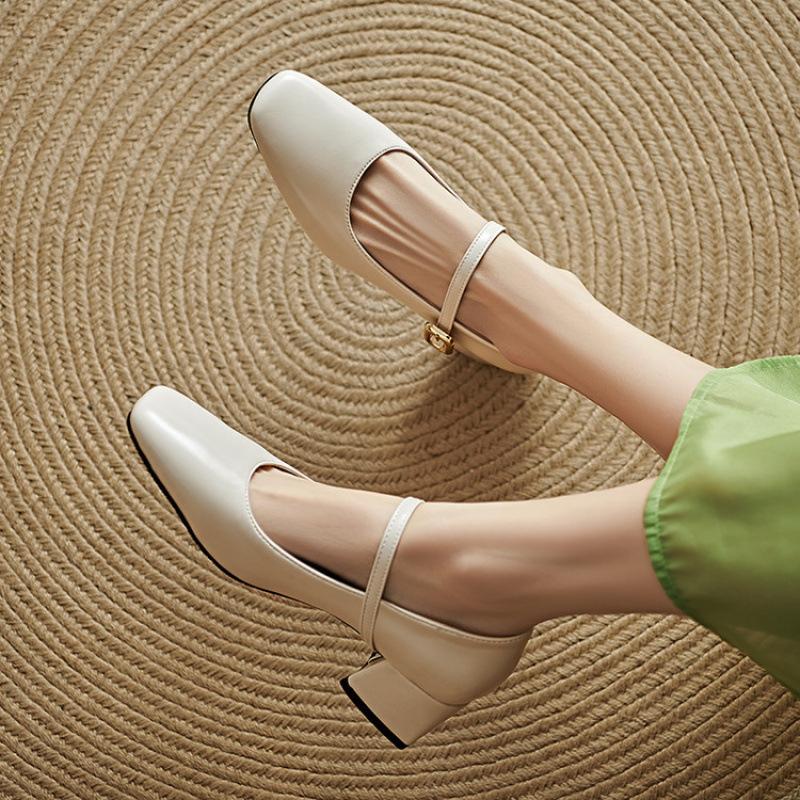 

Four Seasons Single Shoes New Women s Casual Small Leather Shoes Buckle Square Head Large Size Shoes Middle Heel Rubber Soft Sole Women s Shoes Squ 39 срібний