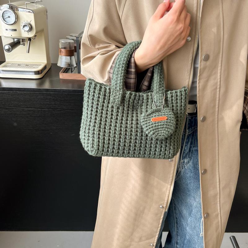 

Knitted bag Korean version ins solid color hand-crocheted bag cute wool handbag autumn and winter wear hand-held mobile phone bag 21*7*15 зелёный