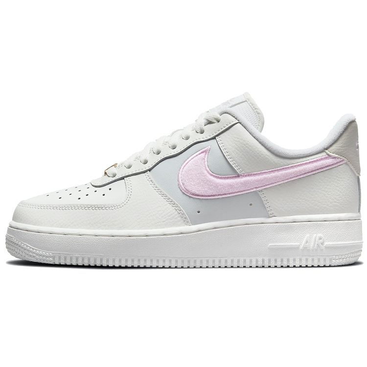 

Жіночі кросівки Nike Air Force 1 07 Chenille Swoosh White Summit-White Light-Bone DQ0826-100 40.5