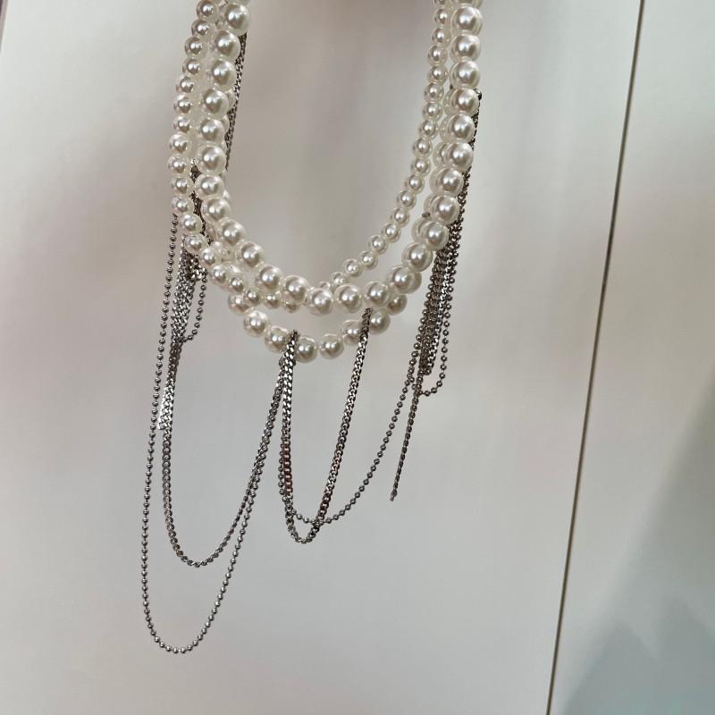 Elegante Perlenquaste Mehrschichtige Schlüsselbein-Kette: Dreilagige Europäische & Amerikanische Stil Perlen-Choker-Halskette für Damen