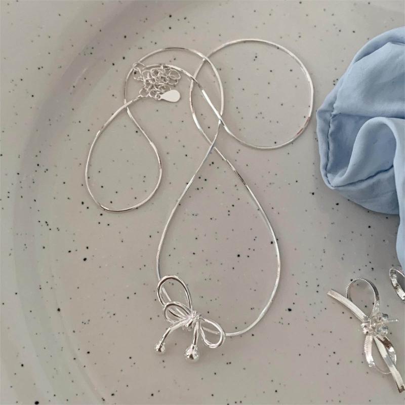 Elegant Bowknot Necklace Minimalist Metal Alloy Butterfly Knot Clavicle Chain Dainty Choker Jewelry for Women Teen Girls