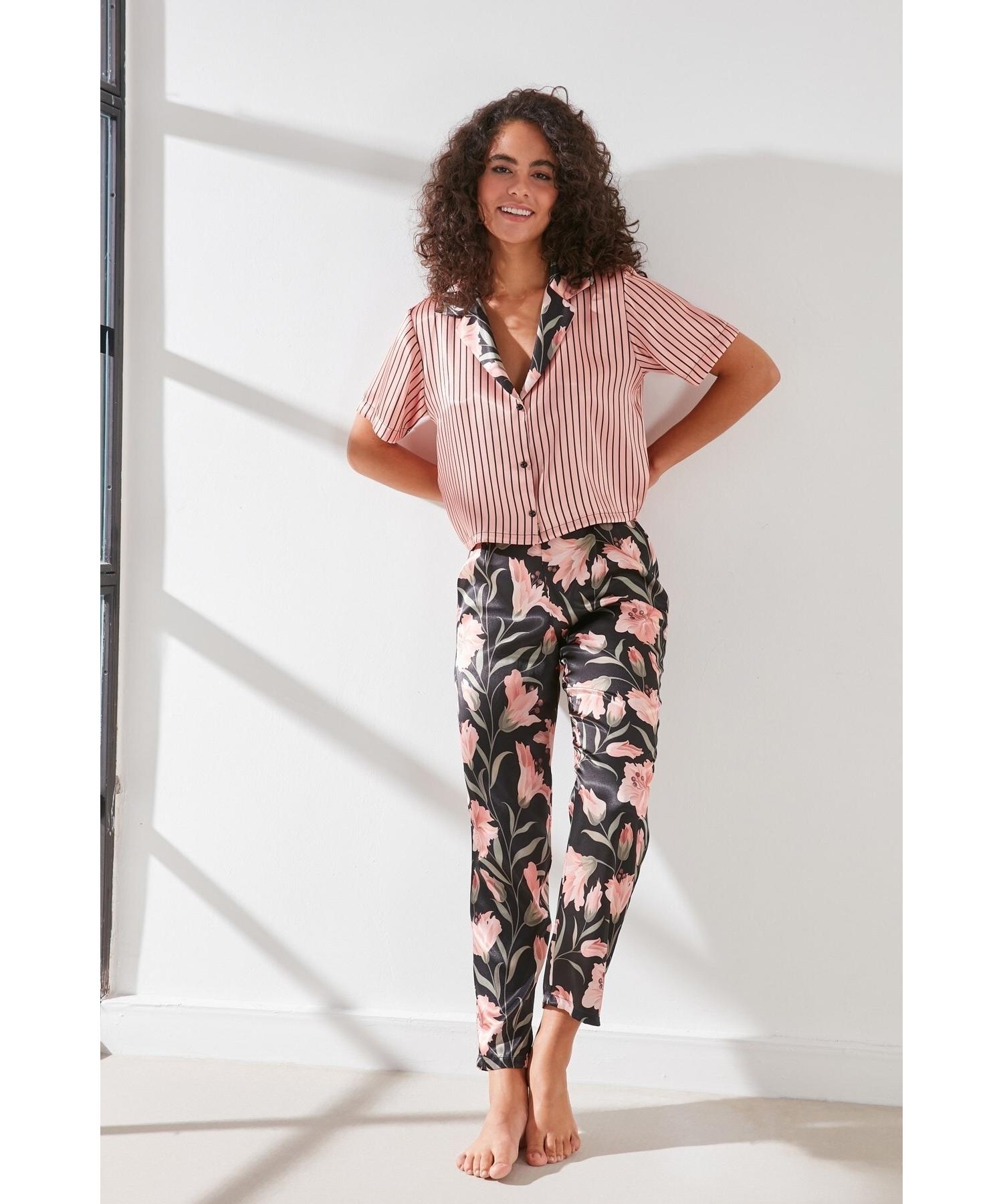 

Женский пижамный комплект Satin Crop Shirt Pants 9066 Salmon/black