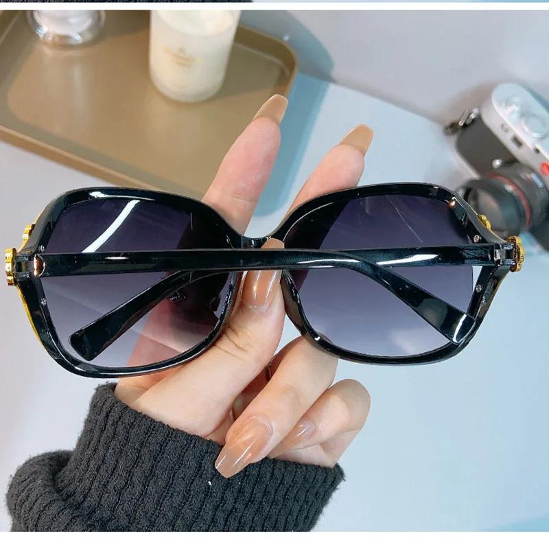New Women's Oversized Sunglasses Women's Brand Designer Fashion Sun Glasses Outdoor Leisure Women Eyewear UV400