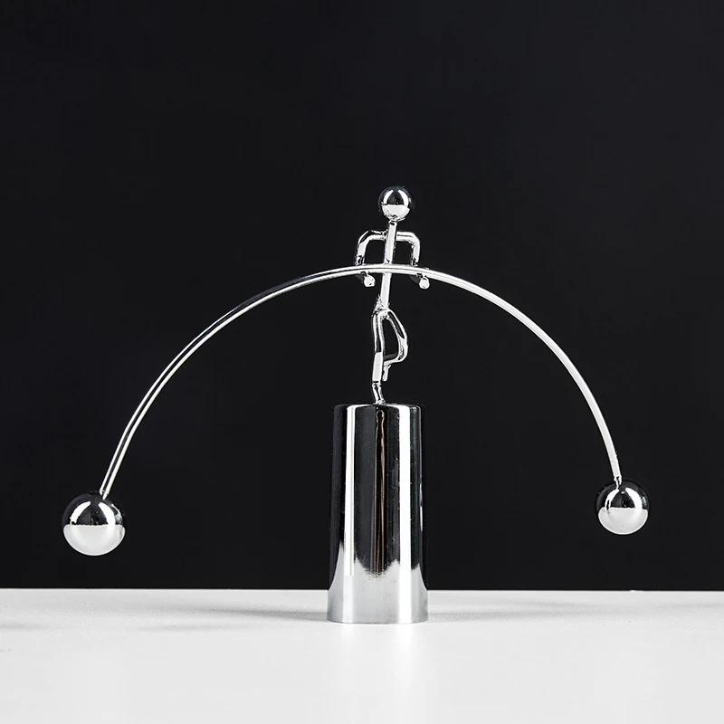 Kreatives Balance-Pendel, fällt nicht herunter, klein, Iron Man, Gewichtheben, Balance-Ball, Perpetuum Mobile, Schreibtisch, lustiges Ornament, Heimdekor-Spielzeug