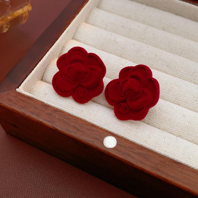 2024 Exquisite High-End Retro Silver Needle Red Heart Flower Earrings for Women