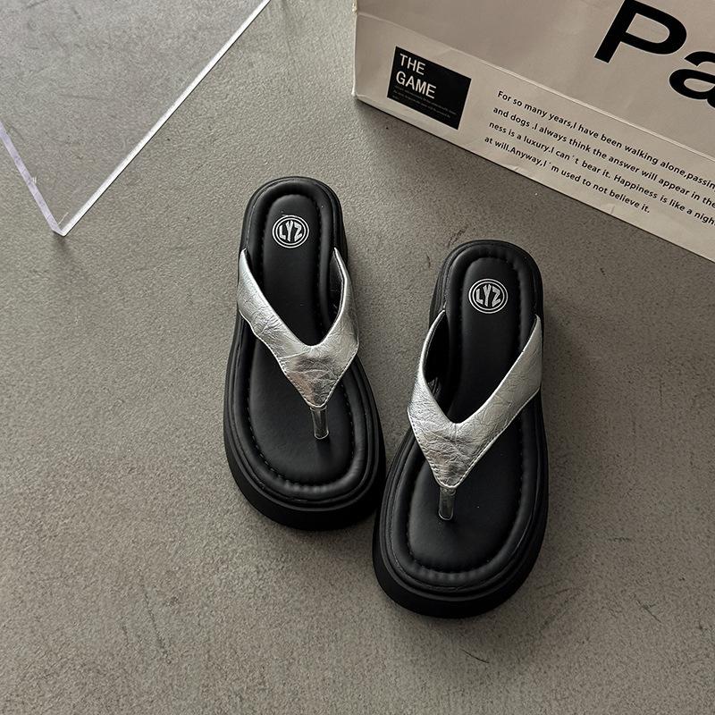 New Convenient and Comfortable Thick-soled Flip-flops for Women's Summer Wear with Toe Sandals and Beach Cool Slippers