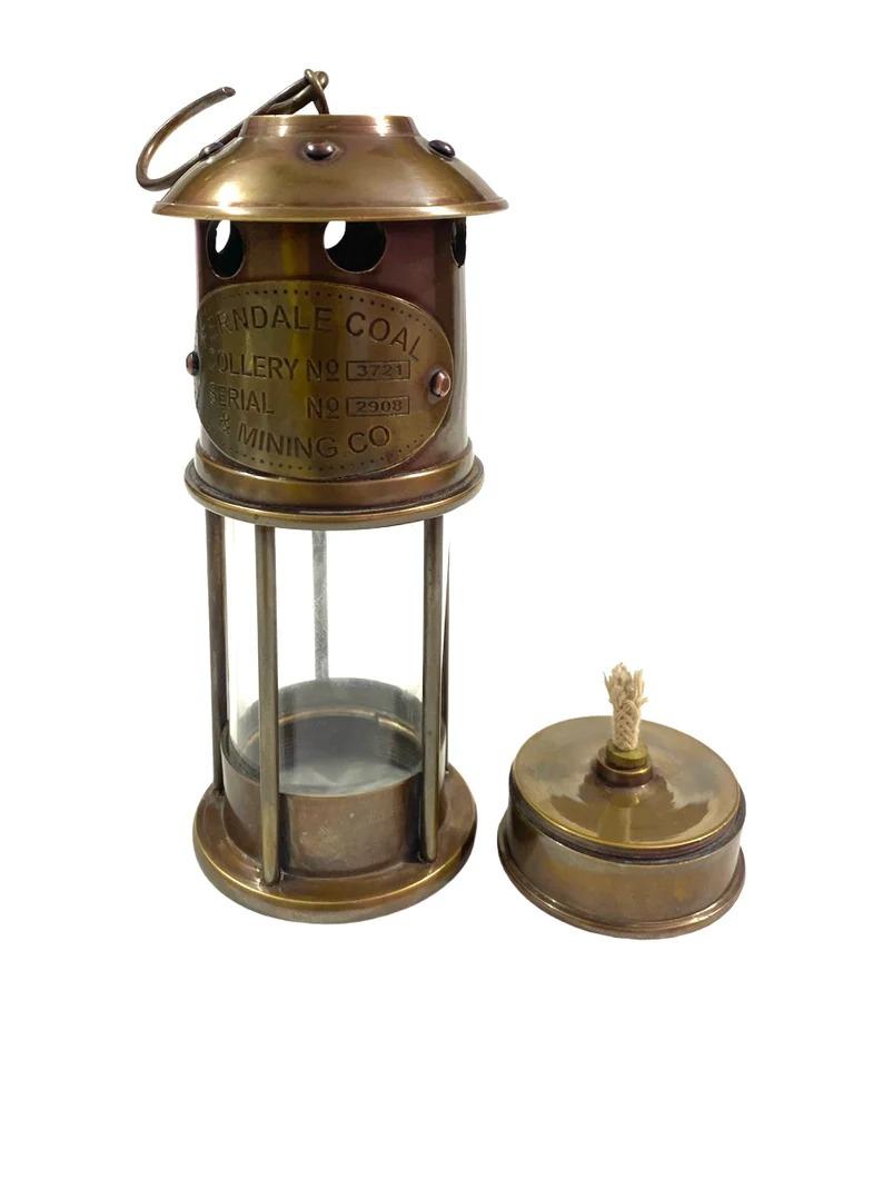

Brass Miner’s Lamp | Nautical Lantern with Glass & Wick | Mining Oil Lamp for Home, Desk, Boat or Rustic Décor коричневий