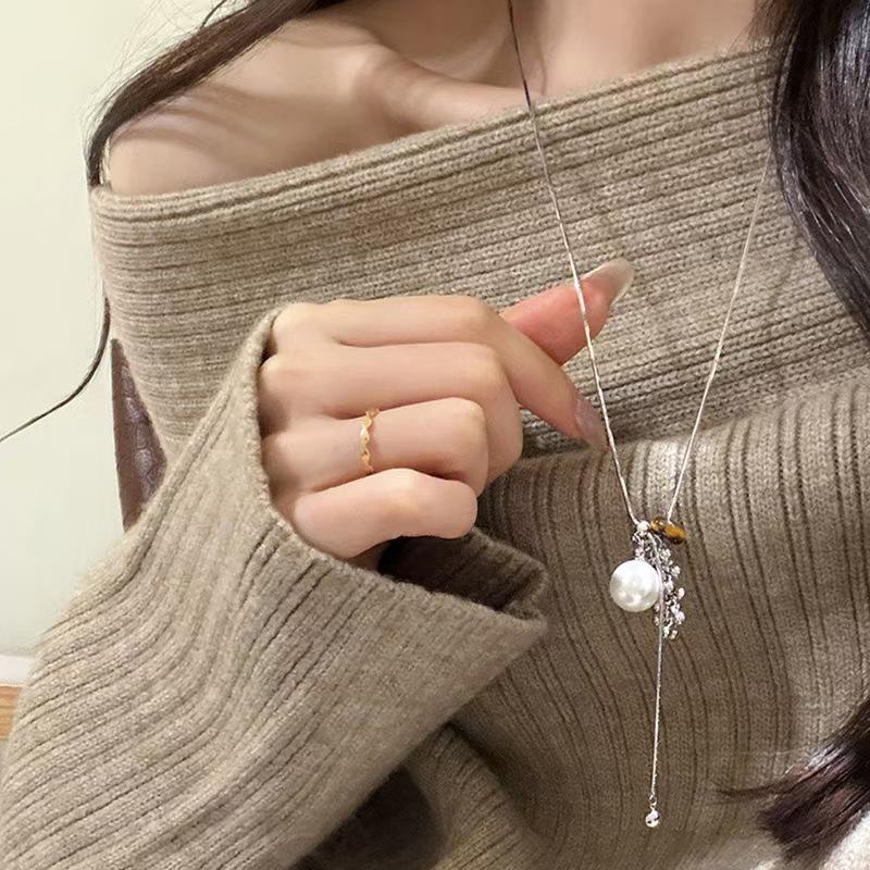 Korean Pearl Grape Cluster Pendant Necklace - Elegant, Luxurious, and Versatile Sweater Chain for Women