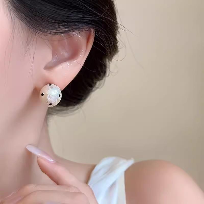 Korean Vintage Polka Dot Cotton Pearl Stud Earrings for Women Exquisite Simple Geometric Round Earring Wedding Party Jewelry