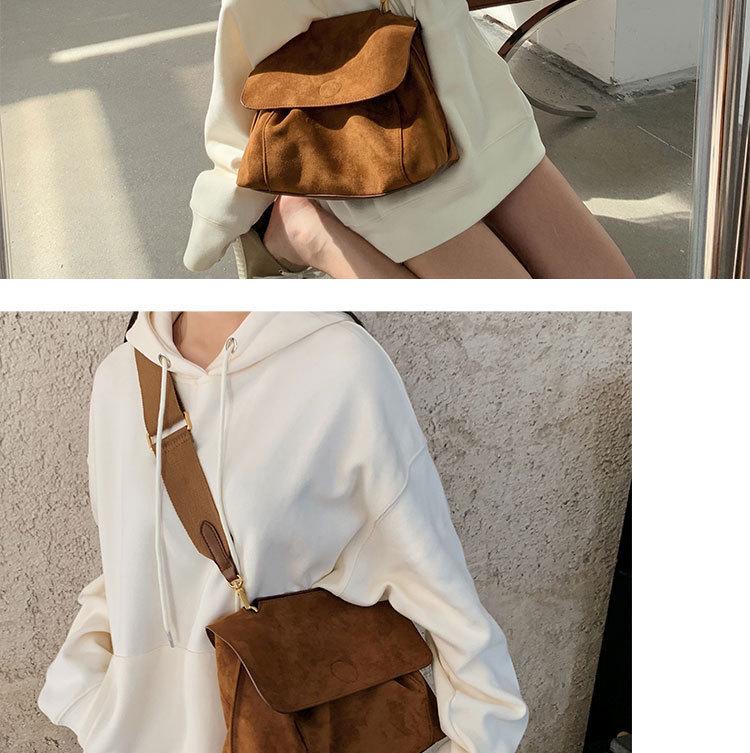 2024 Trendy Retro Brown Flannel Women's Large Capacity Messenger Shoulder Bag for Autumn/Winter