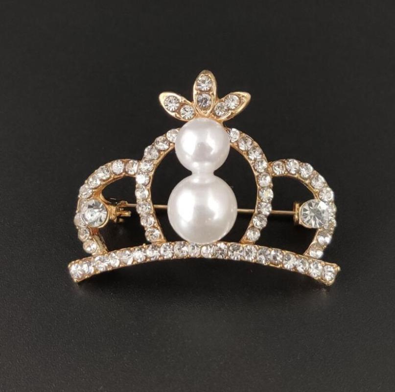 Fashion Pearls Crown Brooches Korean Boutique Rhinestone Brooch Geometric Buckles Anti Exposure Shirt Collar Pins Accessories