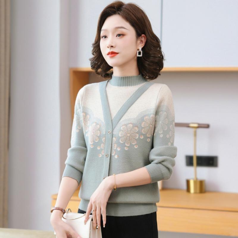 Mom's autumn and winter plush sweater to keep warm, with middle-aged and old women's winter clothing integrated plush fake two-piece bottoming shirt