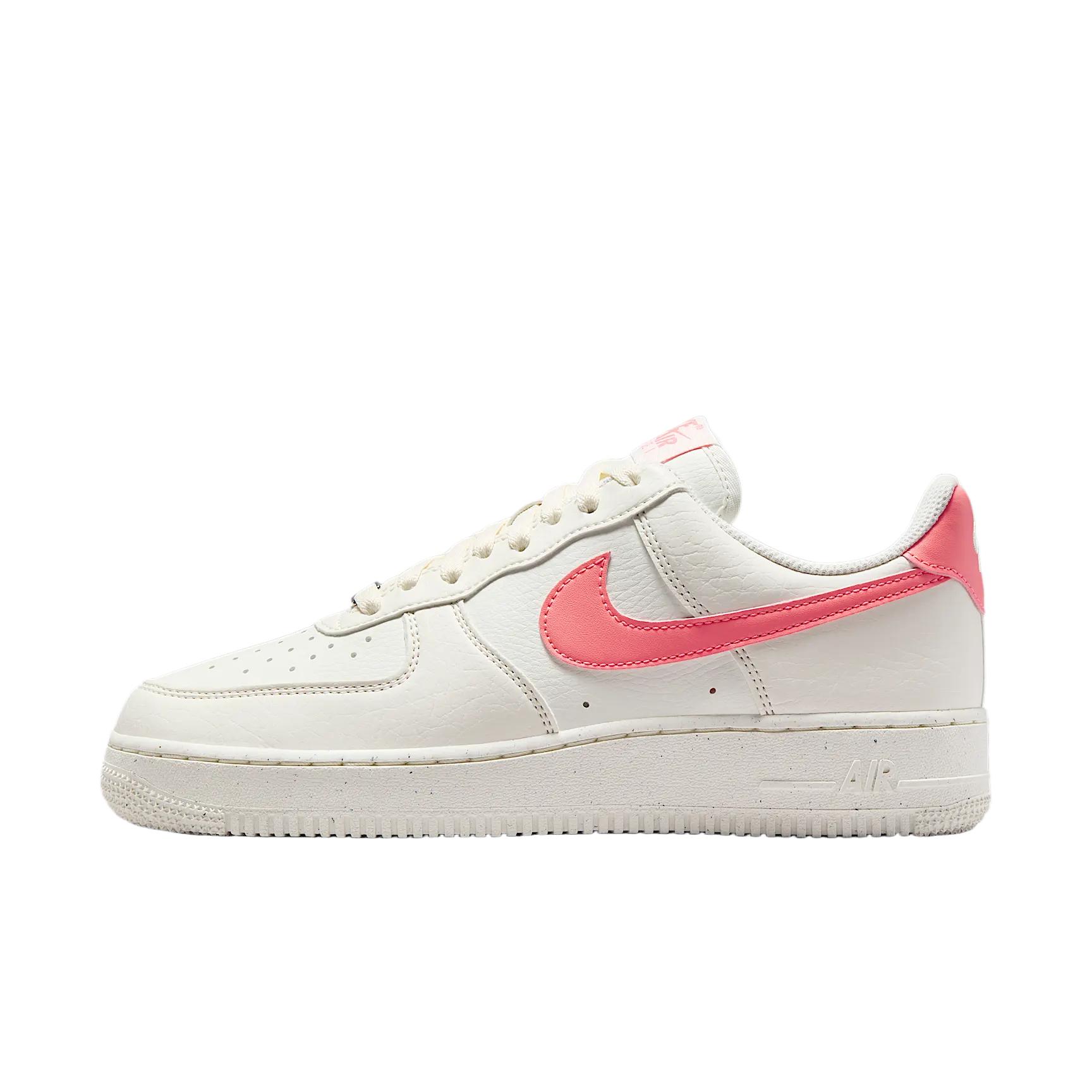 

Nike Wmns Air Force 1 07 Next Nature Sail Hot Lava Metallic Silver DV3808-110 EU 38