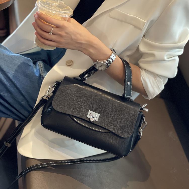New Korean Style Fashionable Hand Held Crossbody Bag Fashionable Versatile Large Capacity Women's Shoulder Bag