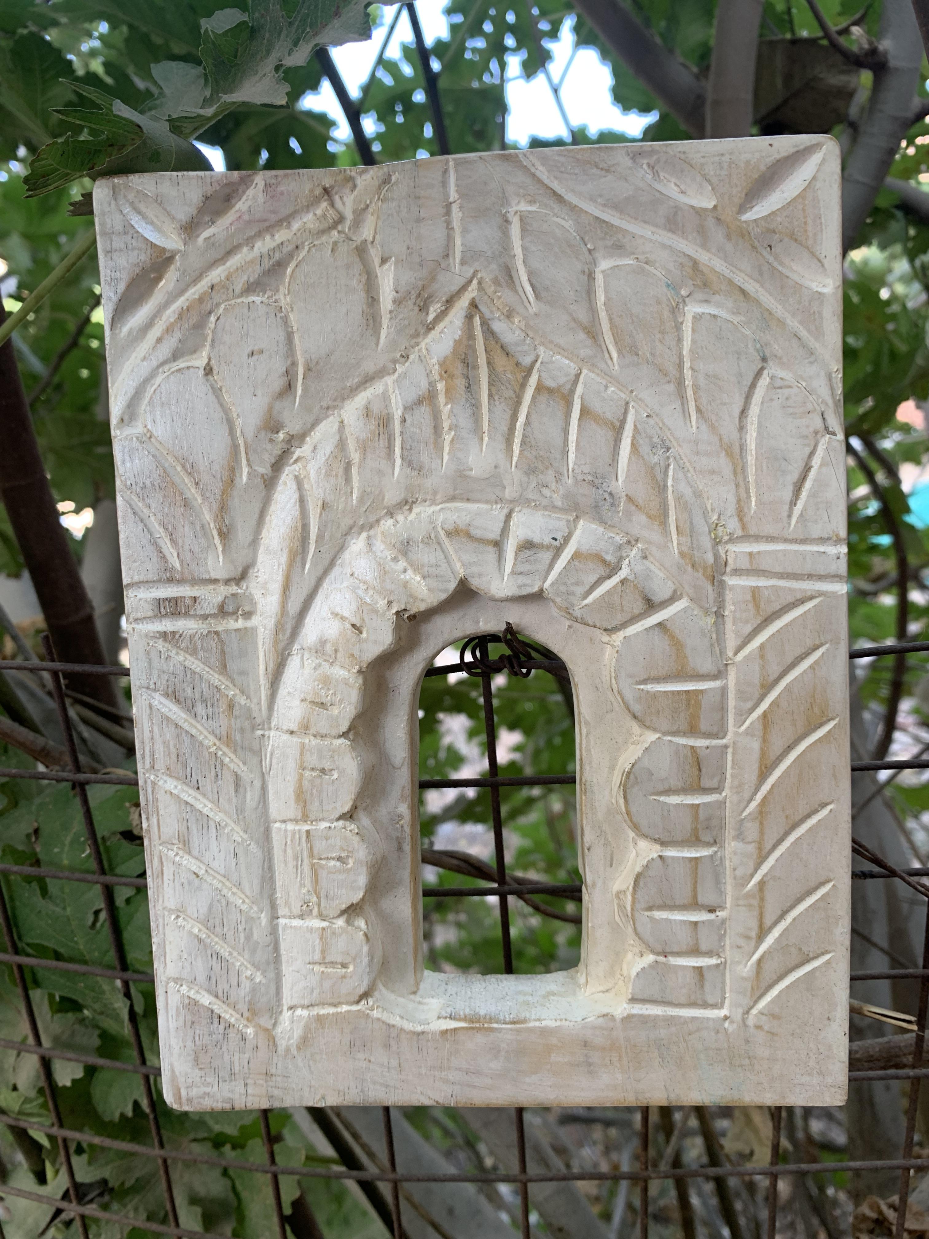 Резная деревянная оконная рама | Традиционный индийский деревянный Джарокха 8  x 5.5  x 1   (h x l x w) approx.