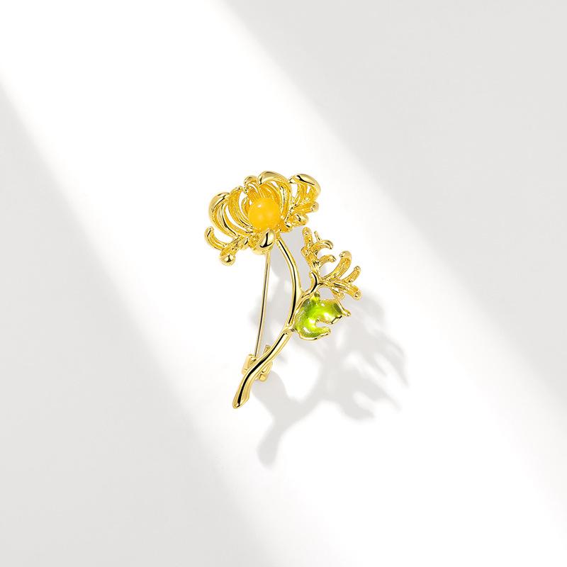 Elegant Agate Chrysanthemum Brooch – Fashionable Daisy Pin Accessory for Cardigans