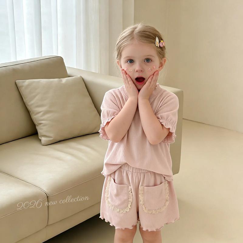 Letni koronkowy komplet z krótkim rękawem i spodenkami dla małych dziewczynek 2026