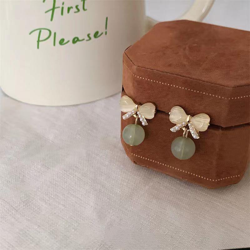 Summer Green Flower Fashionable and Elegant Earrings Temperament Versatile Sweet Stud Earrings Atmospheric Fresh Earrings