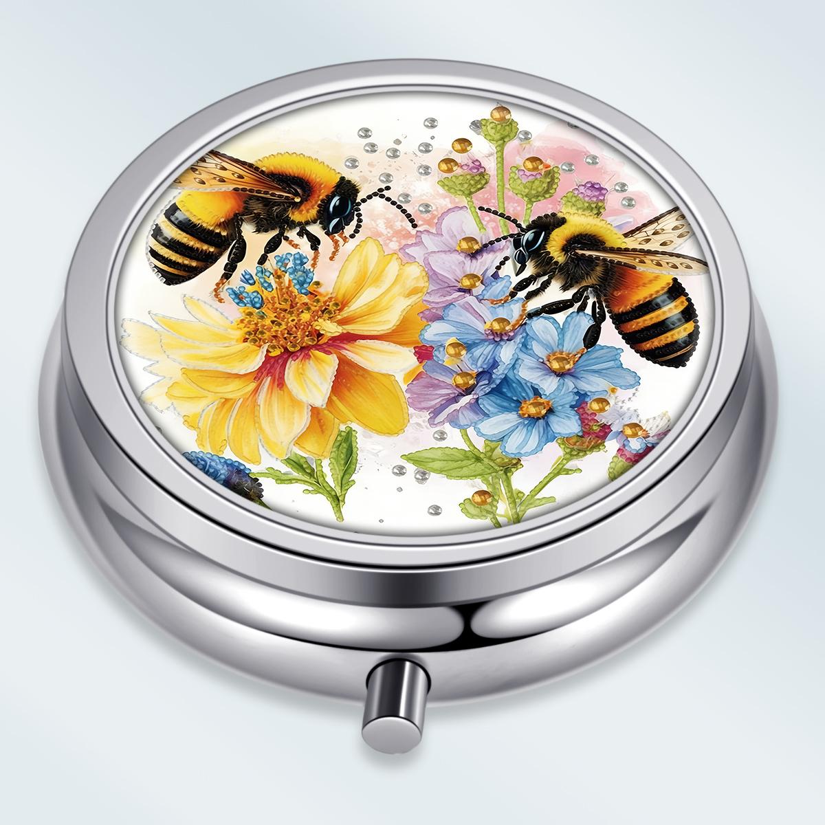 

Portable Pill Box with 3 Compartments, Mini Metal Medicine Organizer Case, Cute Printed Pill Container for Vitamins, Pills, Jewelry, Travel, Daily Use різнокольоровий