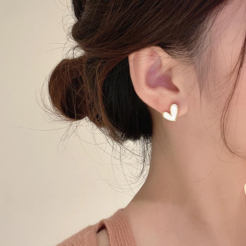 Simple Small Black Heart Stud Earrings For Women Cute Girls Korean Style Love Earring Birthday Party Jewelry Wholesale