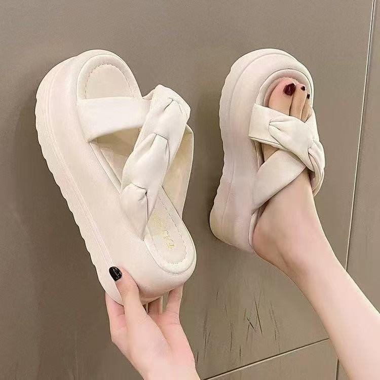 Hausschuhe Damen Sommerbekleidung 2025 neu vielseitig erhöhende Plattform Muffin Schuhe Internet-Berühmtheiten dünne Mode Damen coole Hausschuhe
