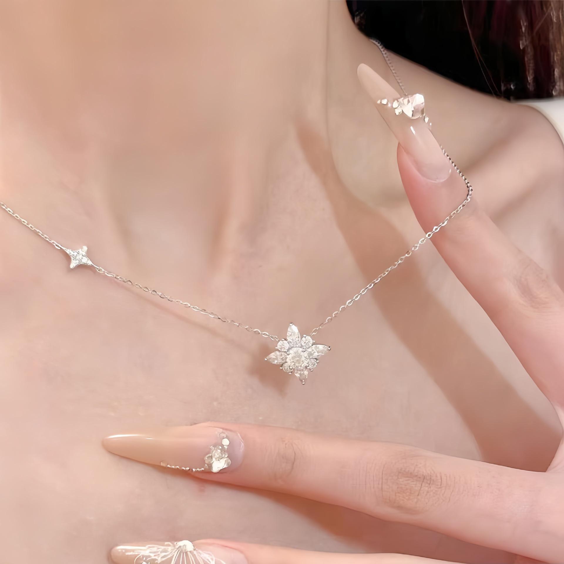 Baishi Hui S925 Sterling Silver Snowflake Radiant Necklace for Women - High-End Luxury Clavicle Chain Sterling Silver