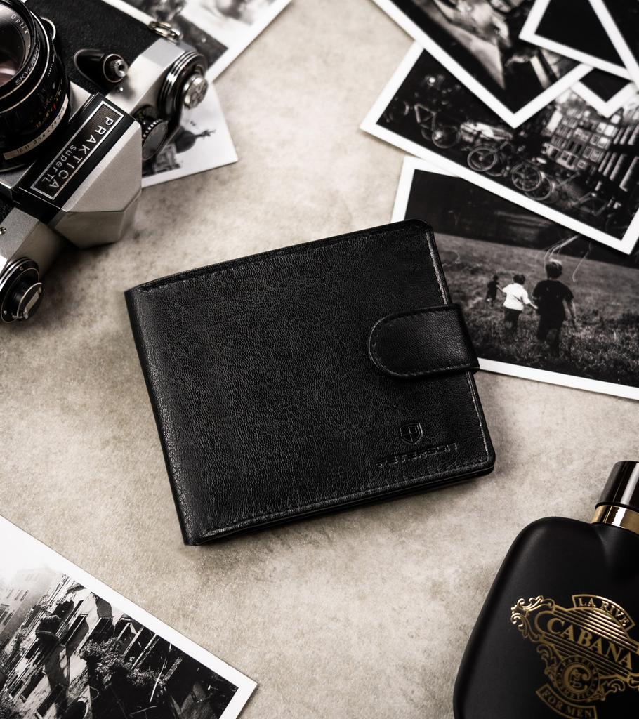 Gift Set: Men's Leather Wallet and Keychain - Peterson